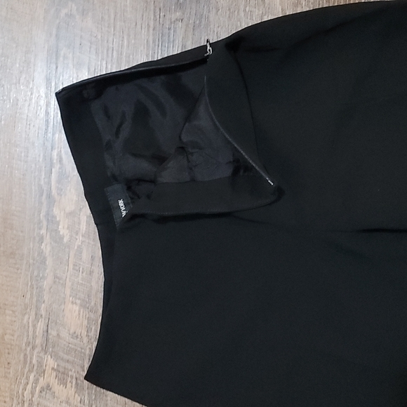 Very Gently Loved women's "Jones New York" dress pants size petite inner layer - Picture 3 of 4